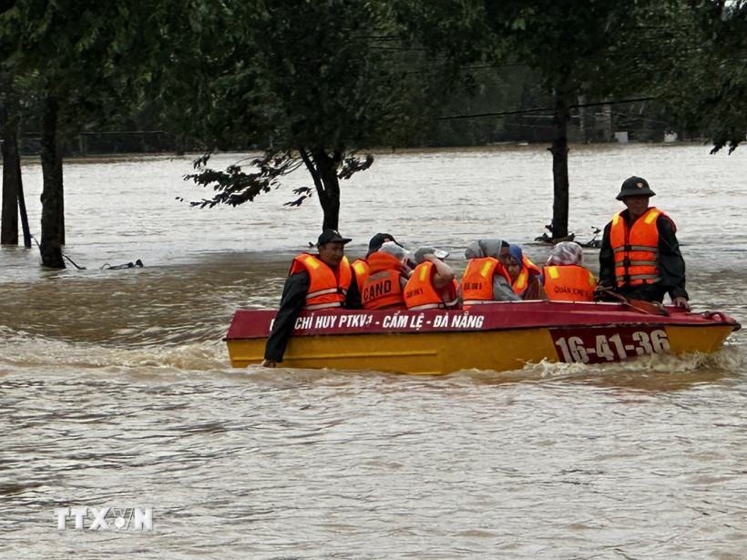 Thông báo Kết luận của Bộ Chính trị về khắc phục hậu quả do bão số 12 và mưa, lũ gây ra